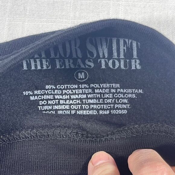 Taylor Swift The Eras Tour Black I Just Want To Stay Crewneck Sweatshirt Medium - Picture 3 of 7